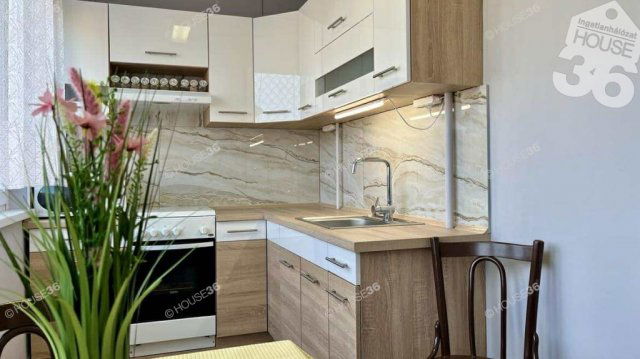 Eladó panellakás, Kecskeméten 43.9 M Ft, 3 szobás