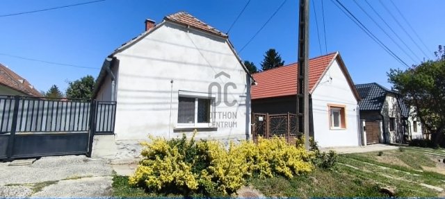 Eladó családi ház, Ajkán 31.99 M Ft, 2 szobás