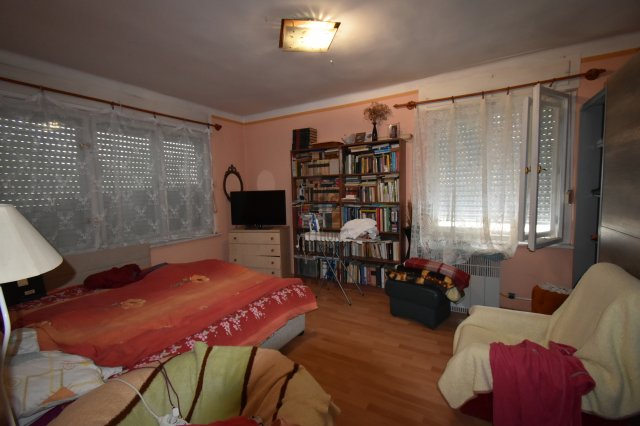 Eladó családi ház, Marcaliban 30 M Ft, 8 szobás