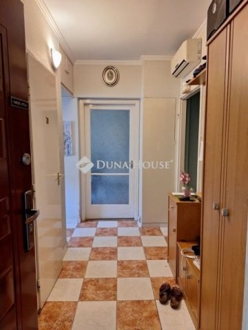 Eladó panellakás, Székesfehérvárott 63 M Ft, 3 szobás