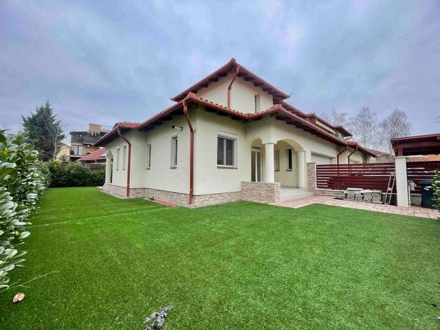 Eladó ikerház, Dunakeszin 198 M Ft, 5 szobás