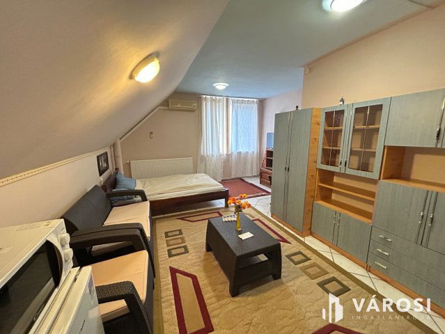 Eladó üzlethelyiség, Debrecenben 85 M Ft, 1 szobás