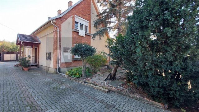 Eladó családi ház, Szegeden 135 M Ft, 6 szobás
