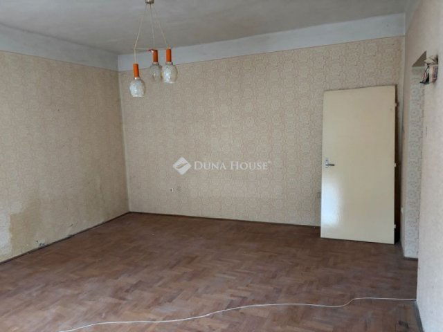 Eladó téglalakás, Tatán 22.9 M Ft, 2 szobás