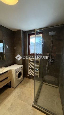 Eladó családi ház, Pécsett 99 M Ft, 4 szobás