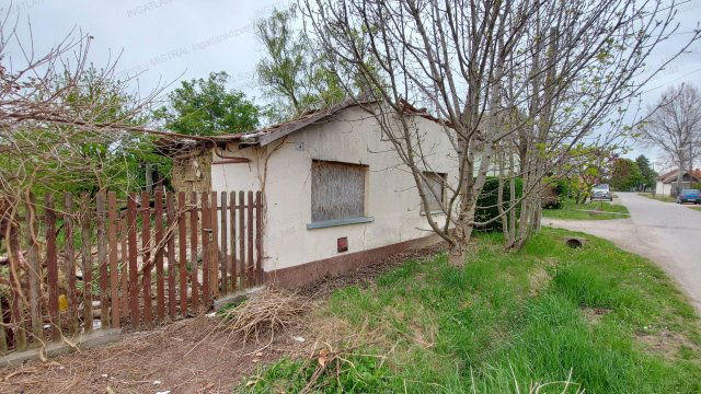 Eladó családi ház, Tiszakürtön 2.6 M Ft / költözzbe.hu