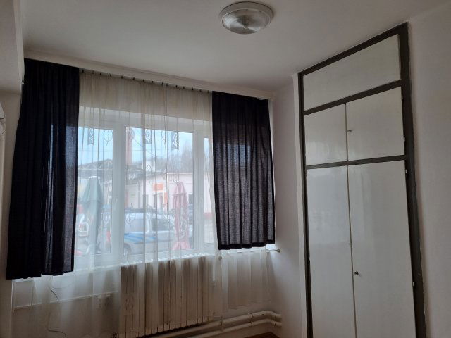 Kiadó iroda, Pécsett 110 E Ft / hó, 3 szobás