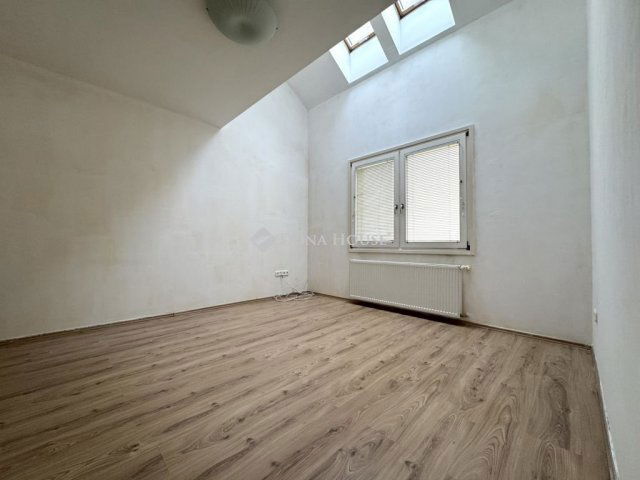 Eladó téglalakás, Budapesten, VII. kerületben 95.9 M Ft