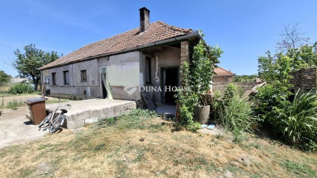 Eladó családi ház, Nagykarácsonyon 23.5 M Ft, 3 szobás