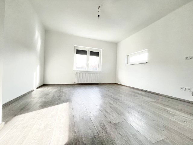 Eladó családi ház, Szigetszentmiklóson 127 M Ft, 3 szobás