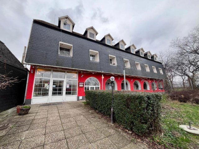 Eladó ipari ingatlan, Mocsán 460 M Ft, 24 szobás