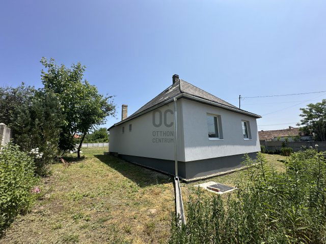Eladó családi ház, Esztergomban 55 M Ft, 3 szobás