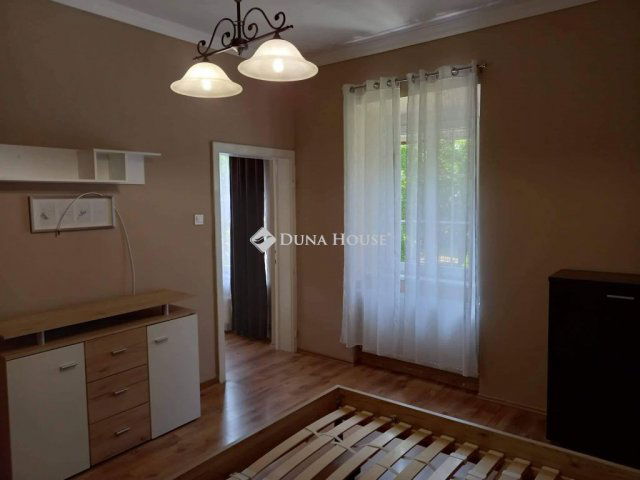 Kiadó téglalakás, albérlet, Győrött 185 E Ft / hó, 2 szobás
