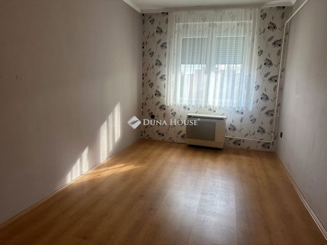 Kiadó téglalakás, albérlet, Nyíregyházán, Garibaldi utcában