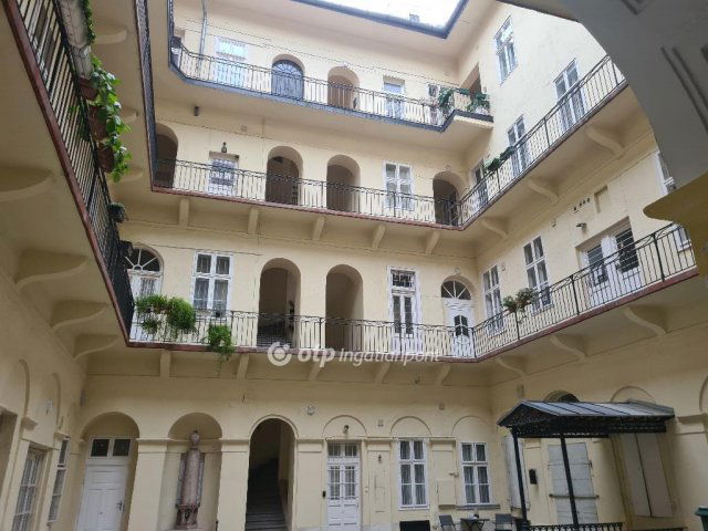 Kiadó téglalakás, albérlet, Budapesten, V. kerületben, 2 szobás