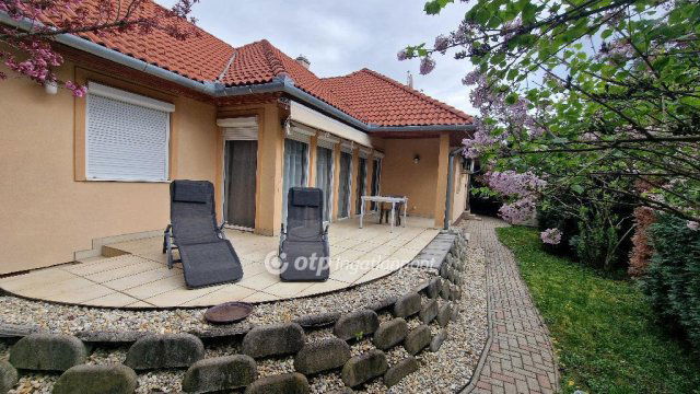 Eladó családi ház, Nagykozáron 140 M Ft, 3+1 szobás