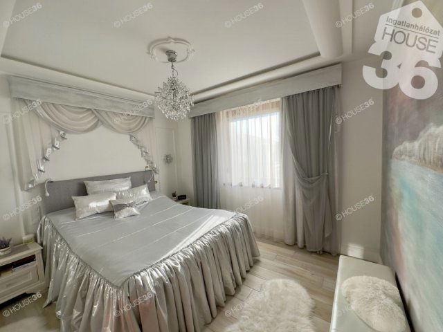 Eladó családi ház, Kecskeméten 224.9 M Ft, 7 szobás