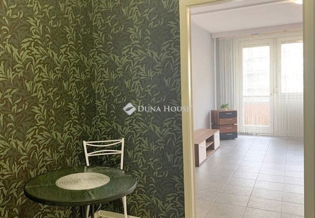 Eladó panellakás, Kecskeméten 32.9 M Ft, 1 szobás