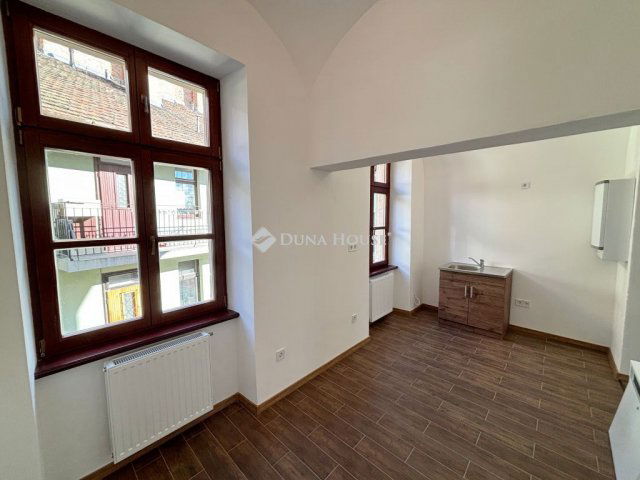 Eladó téglalakás, Sopronban 86.9 M Ft, 2 szobás