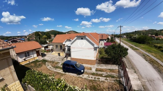 Eladó családi ház, Arlón 9.9 M Ft, 3 szobás