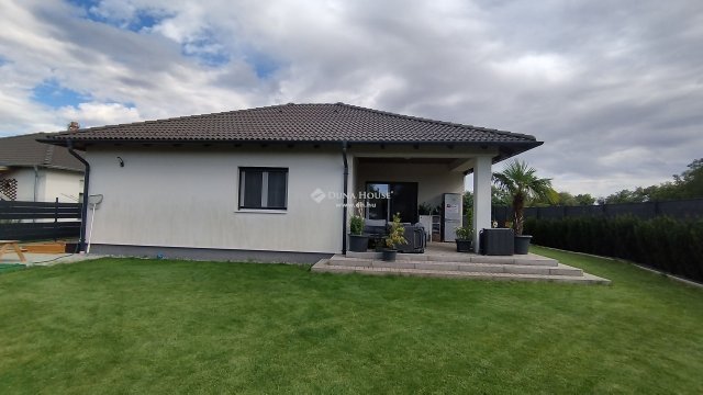 Kiadó családi ház, albérlet, Szombathelyen 400 E Ft / hó