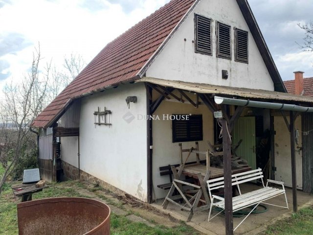 Eladó családi ház, Sukorón 45.9 M Ft, 3 szobás