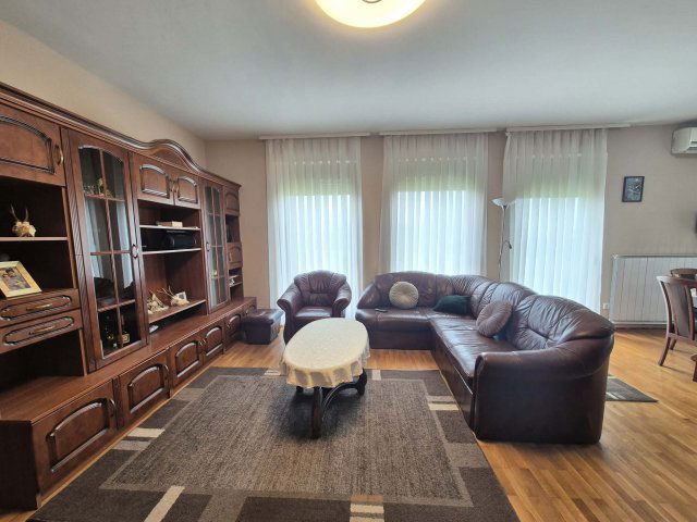 Eladó családi ház, Szigetváron 130 M Ft, 3 szobás