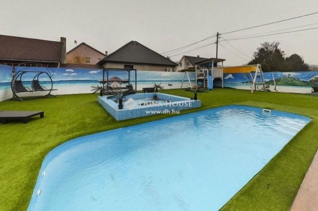 Eladó családi ház, Szigethalmon 259.9 M Ft, 7 szobás