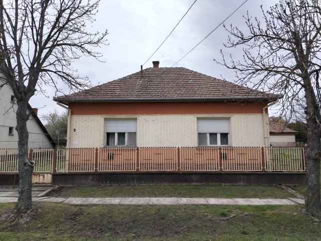 Eladó családi ház, Zagyvarékason 17 M Ft, 2 szobás