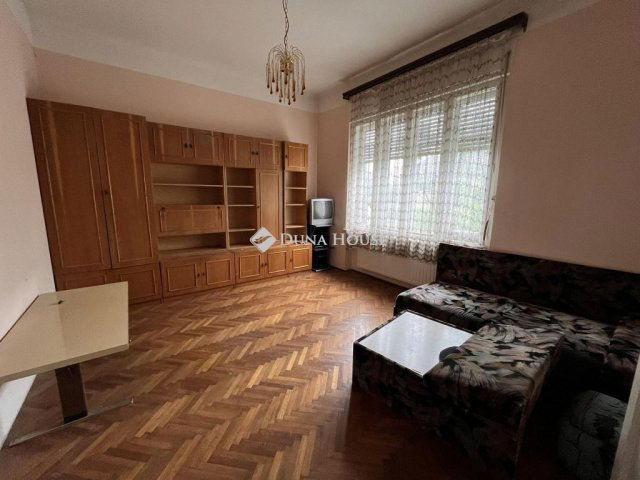 Eladó családi ház, Szombathelyen 69.99 M Ft, 6 szobás