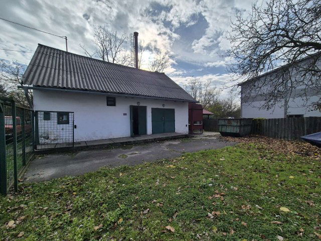 Eladó ipari ingatlan, Pécsett 40 M Ft, 1 szobás