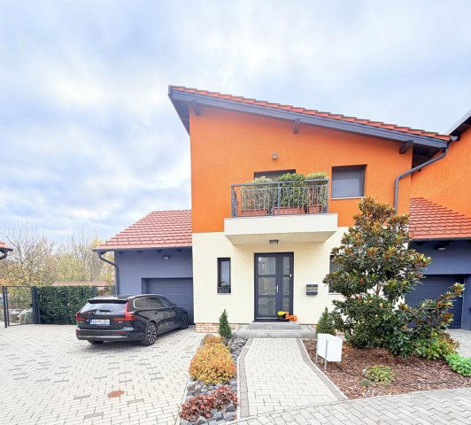 Eladó sorház, Tatán 195 M Ft, 4 szobás / költözzbe.hu