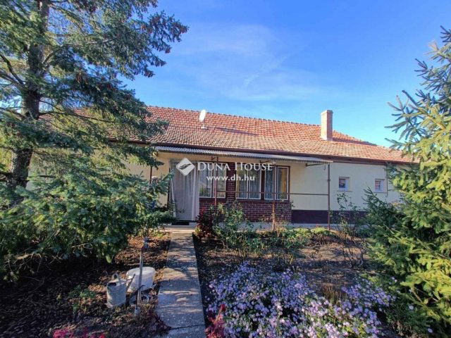 Eladó családi ház, Tiszaalpáron 23.99 M Ft, 4 szobás