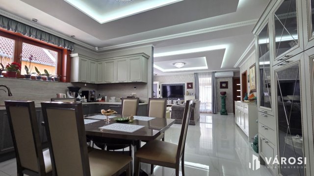 Eladó családi ház, Hajdúszoboszlón 325 M Ft, 4 szobás