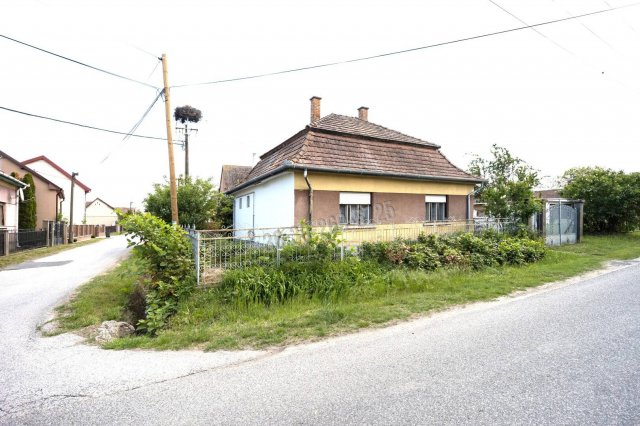 Eladó családi ház, Ipolyvecén 24.9 M Ft, 2 szobás