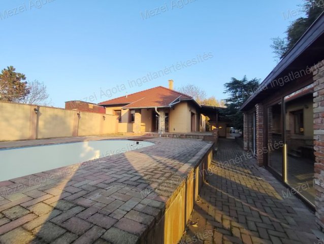 Eladó családi ház, Vecsésen 149.9 M Ft, 5 szobás