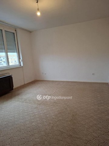 Eladó panellakás, Hajdúböszörményen 39.9 M Ft, 2 szobás