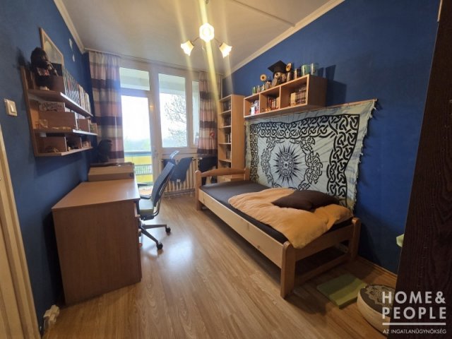 Eladó téglalakás, Szegeden 63.999 M Ft, 4 szobás