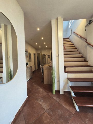 Eladó családi ház, Siófokon 290 M Ft, 11 szobás