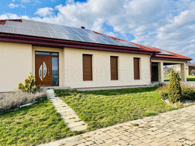 Eladó családi ház, Márkón 144 M Ft, 4 szobás