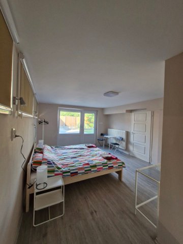 Eladó családi ház, Szegeden 220 M Ft, 6+1 szobás