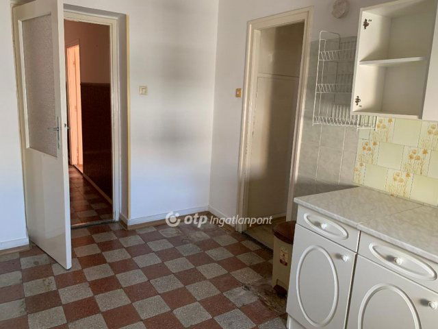 Eladó téglalakás, Kiskőrösön 22 M Ft, 2 szobás