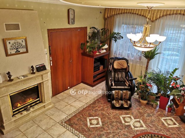 Eladó téglalakás, Kiskőrösön 175 M Ft, 4 szobás