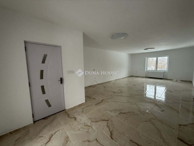 Eladó családi ház, Cecén 69.8 M Ft, 4 szobás