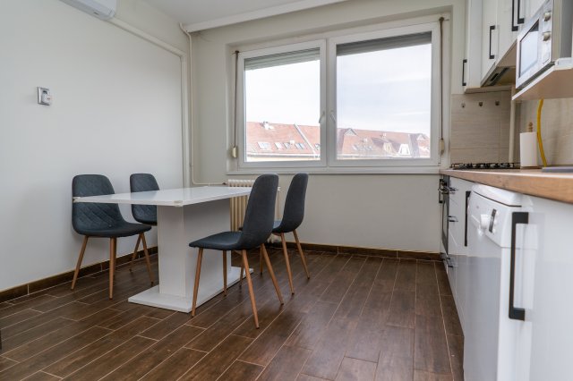 Eladó panellakás, Debrecenben, Sumen utcában 71.9 M Ft