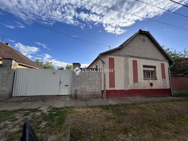 Eladó családi ház, Jánoshalmán 5.5 M Ft, 3 szobás
