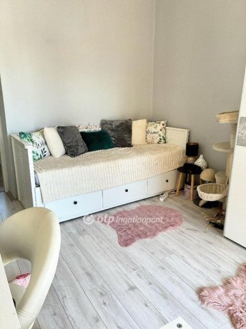 Eladó családi ház, Pécsett 92.9 M Ft, 4 szobás