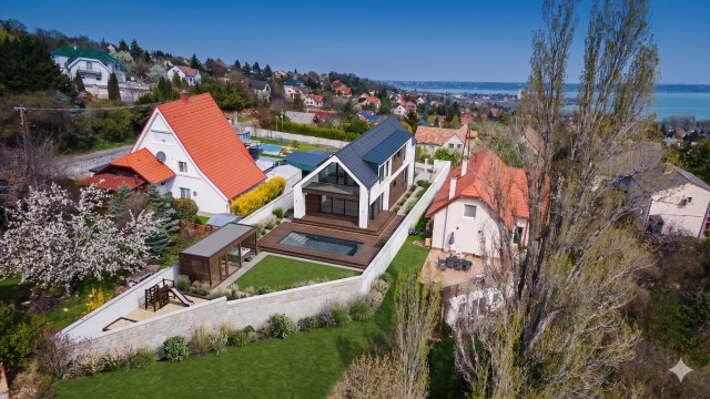 Eladó családi ház, Balatonalmádiban 359 M Ft, 5 szobás