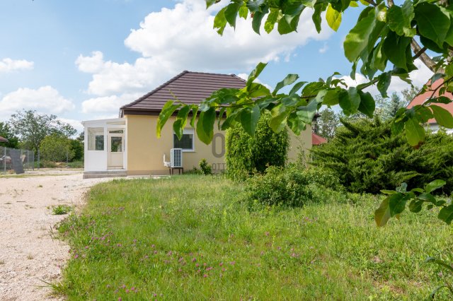 Eladó családi ház, Velencén 79.7 M Ft, 2 szobás
