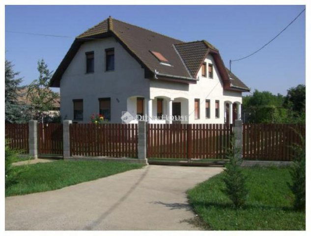 Eladó családi ház, Kenderesen 36.9 M Ft, 7 szobás
